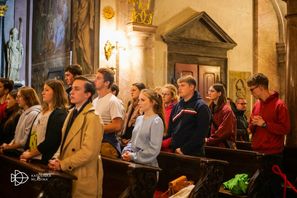 Nadškof Zore študentom: Vztrajajte v pristni svobodi!